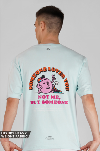 SOMEONE LOVES YOU LIGHT PISTA OVERSIZED UNISEX T-SHIRT